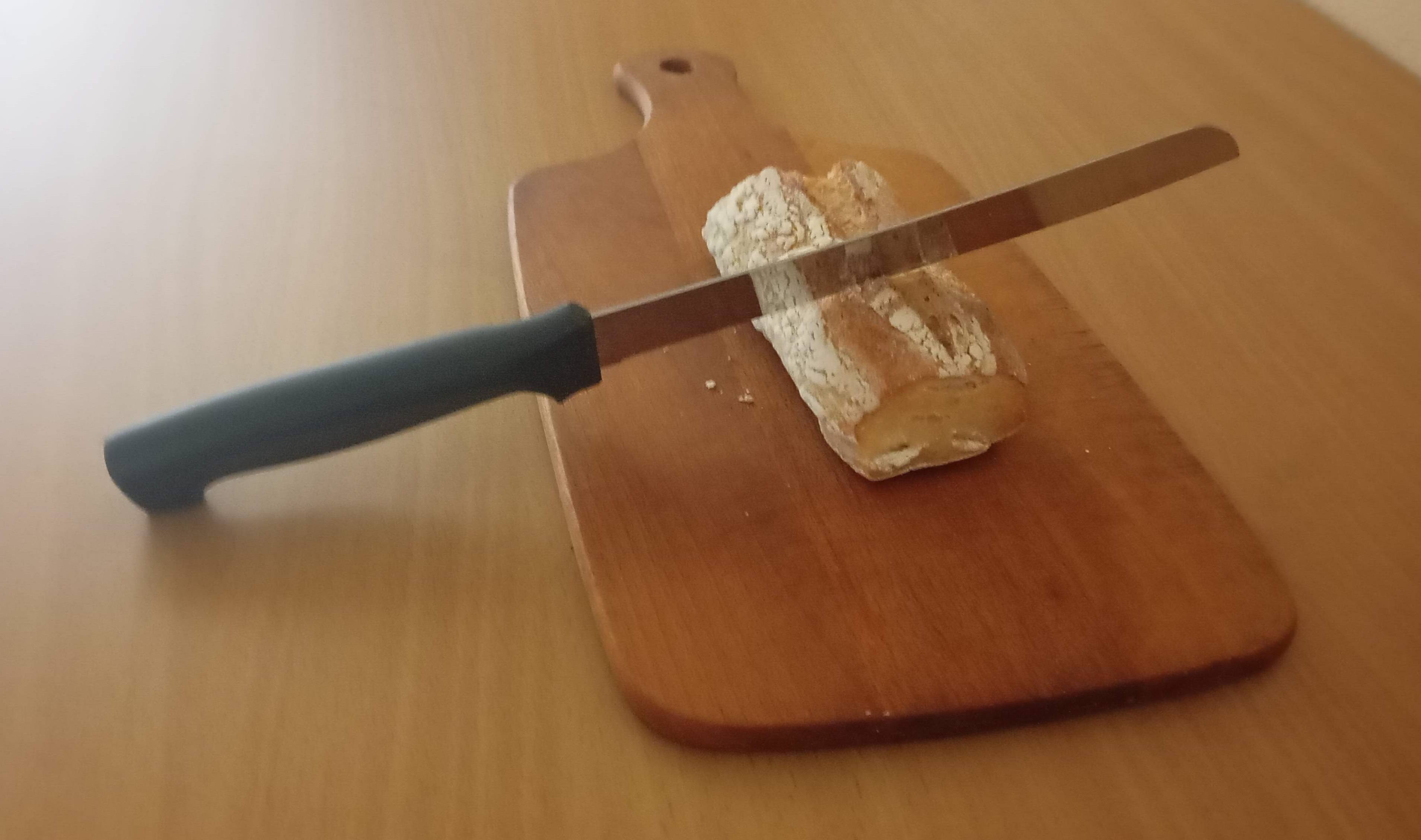 Couteau à pain de chef en inox 19 cm