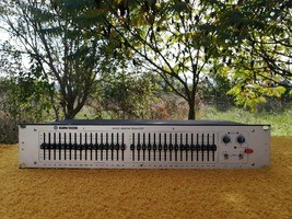 KLARK-TEKNIK DN 332 GRAPHIC EQUALIZER - 400 €