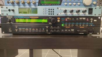Roland XV3080 + 4 cartes intégrées - 690 €