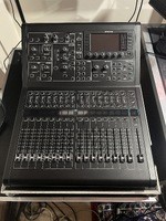 vends M32R + cover + flighcase + dn32-live - 1 600 €