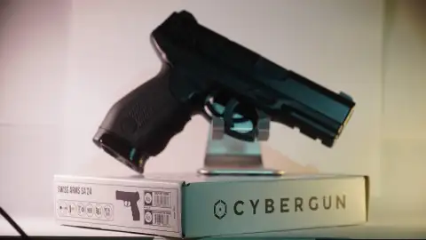 Swiss Arms SA-24 Taurus PT24/7 métal CO2 4.5mm BB'S