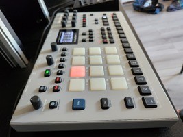 Vend analogique rythm mk2 + decksaver - 1 000 €