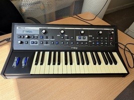 Vends Synthé Moog Little Phatty Stage II + Desksaver - Très bon état - 690 €