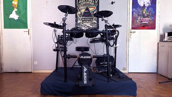 Batterie Pro Electronique Maillée Alesis DM 10 + double pédale + siège + baguett