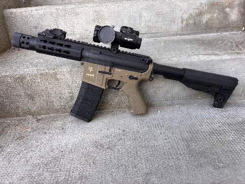 Saigo Defense M4 Kenji / Bushido (AEG) — Bi-ton (Noir / Tan) + Viseur Dpoint rouge