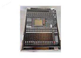 Console numérique 01V96i Yamaha 32 canaux/8 aux/8 bus - 540 €