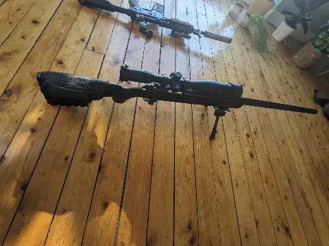 Sniper avec 3 chargeurs et grande lunette rétro éclairée