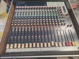 Vends soundcraft FX16 ii+ case thomann - 140 €