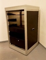 ARMOIRE 18U + ÉTAGERES (SANS LES TIROIRS) - 180 €