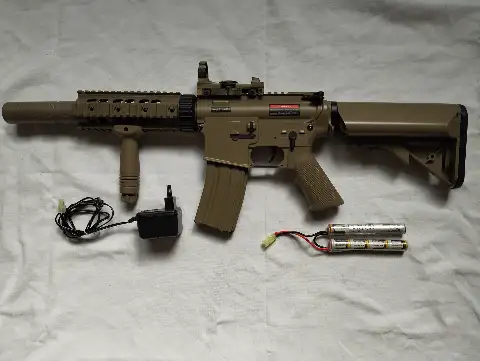 M4 SD Cyma neuf avec poignée et viseur