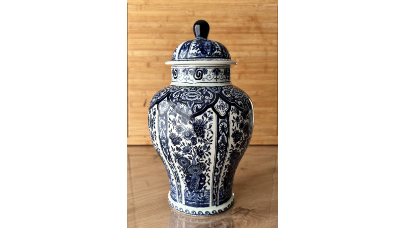 Vase avec couvercle Delfts by Boch - Cabrières, France