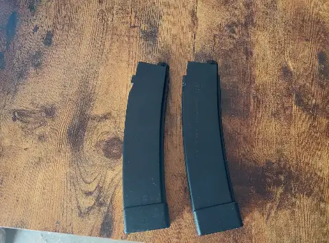 2 chargeurs scorpion evo 3 a 1