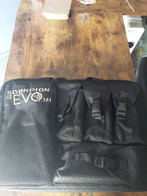 Sacoche scorpion evo 3 + 2 chargeurs  mid cap