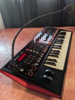 Roland JD-Xi + chargeur - 260 €