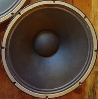 Haut parleur JBL K130 15" - 200 €