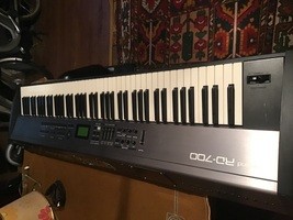 Roland RD 700 piano numérique  - 400 €