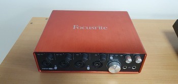 Vends Focusrite 18i8 2 - excellent état - 130 €