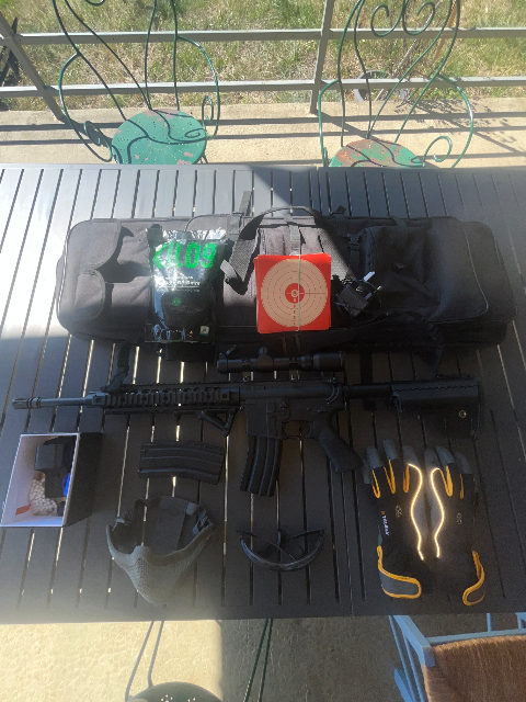 Lot Airsoft M4 AEG complet + nombreux accessoires