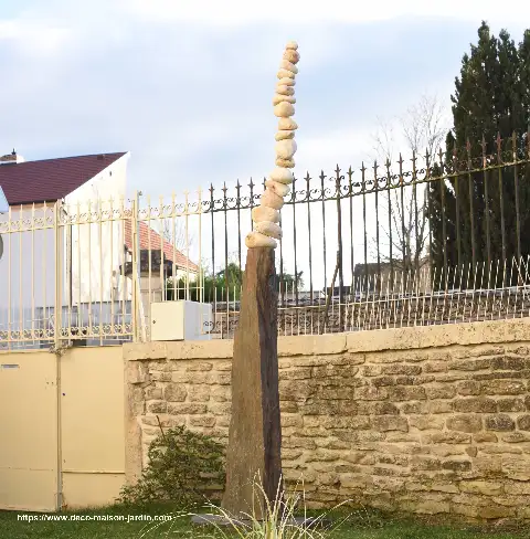 Sculpture en Galets roses beiges – Statue Monumentale Jardin