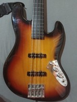 Vds Jazz Bass Fretless 4 cordes Warmoth  - 800 €
