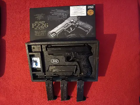 Tokyo Marui Sig Sauer P226 Rail