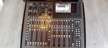 Behringer X32 Compact - 850 €