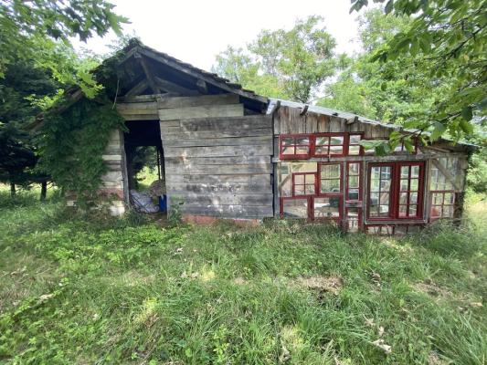 Propriété avec gîtes terrain 5.45  hectares, dépendances et