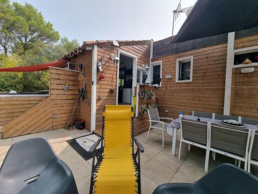 Mobil-home-chalet sur terrain de loisir au Castellet