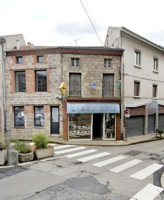 Commerce, avec appartement  à restaurer  situé dans le centre