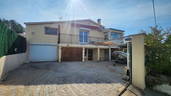 MAISON T6 AVEC PISCINE AU CALME ABSOLU