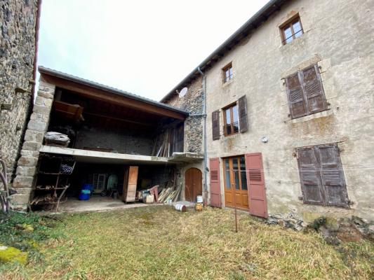 EXCLUSIVITE...ROCHE EN REGNIER, Maison de village en pierre avec grange attenant