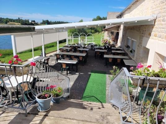 Vente exceptionnelle : Restaurant au bord de la Saône avec