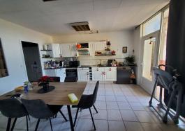 MAISON COMPRENNENT DEUX APPARTEMENTS  DE 117M² ET 90 M²