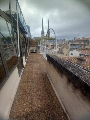 Bordeaux Centre, Pey Berland, grand studio dans résidence de