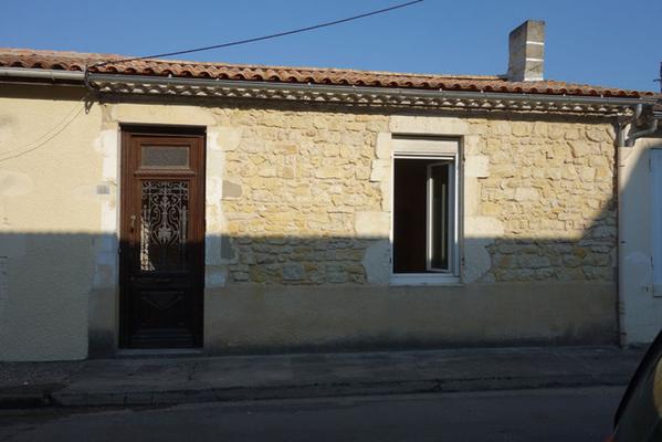 PETITE MAISON DE VILLE ET SA MINI COUR