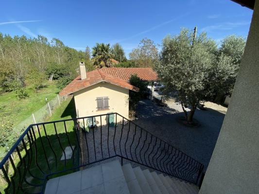 Maison  Type T 8 avec Dépendances, terrain environ 700 m2