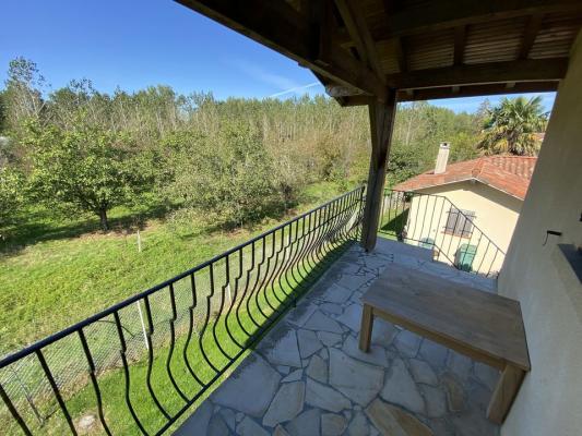 Maison  Type T 8 avec Dépendances, terrain environ 700 m2