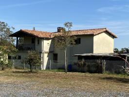 Maison  Type T 8 avec Dépendances, terrain environ 700 m2