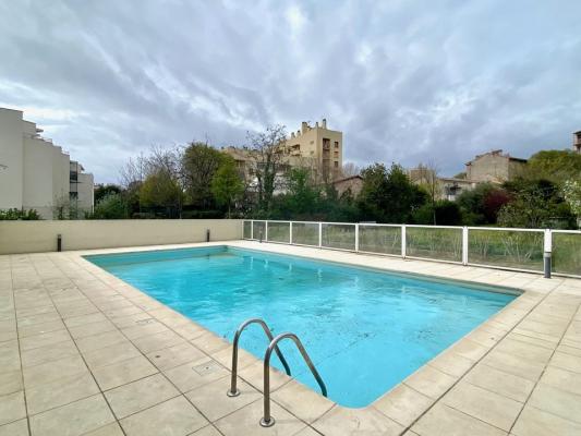 T2 / TERRASSE / PLACE PARKING PRIVE EN SOUS SOL / PISCINE /