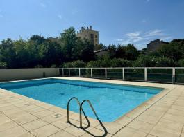 T2 / TERRASSE / PLACE PARKING PRIVE EN SOUS SOL / PISCINE /