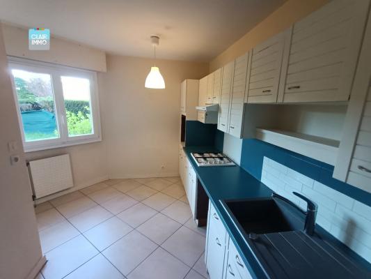 A MACON APPARTEMENT T4 DE 92 M² EN REZ DE JARDIN