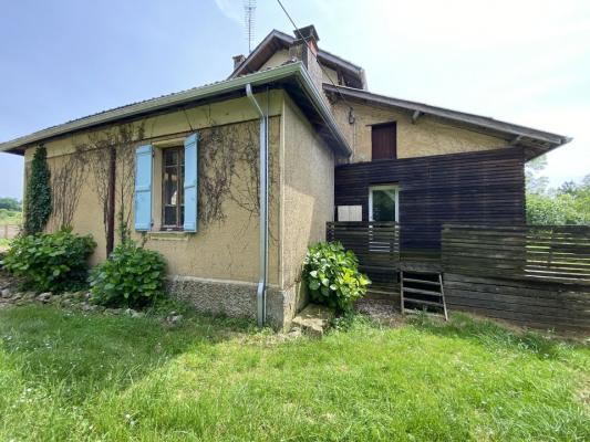 MAISON DE 197 M2 AVEC CHAI ET DÉPENDANCES