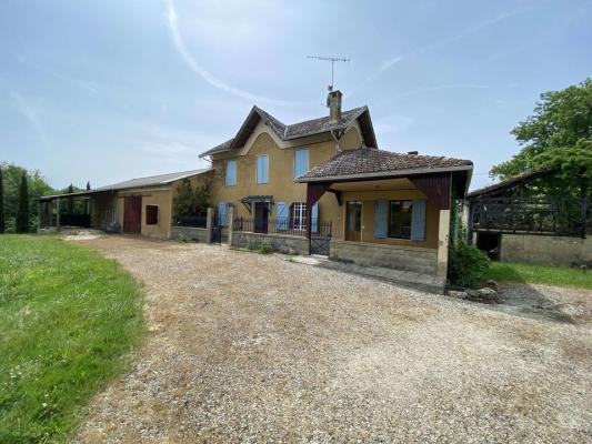 MAISON DE 197 M2 AVEC CHAI ET DÉPENDANCES