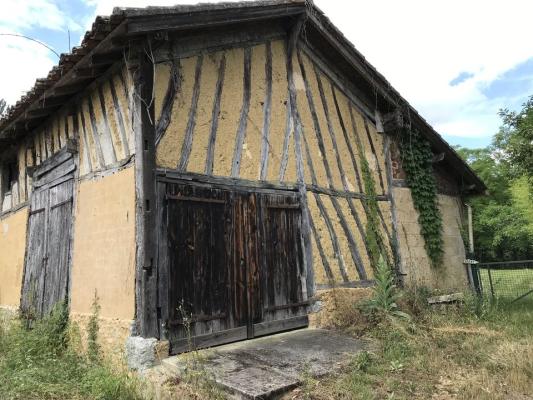 ANCIENNE FERME  AVEC DÉPENDANCES 2.63 HECTARES