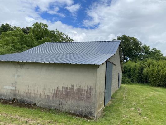 ANCIENNE FERME  AVEC DÉPENDANCES 2.63 HECTARES