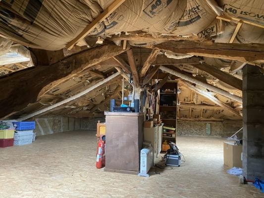 ANCIENNE FERME  AVEC DÉPENDANCES 2.63 HECTARES