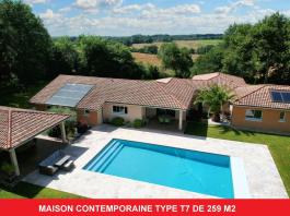 Maison contemporaine de 259 m2 avec piscine et pool house