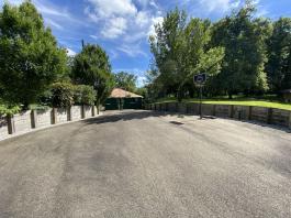 Maison contemporaine de 259 m2 avec piscine et pool house