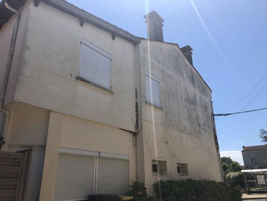 MAISON DE VILLE T5 UN ETAGE  AVEC CHEMIN D ACCES SANS JARDIN