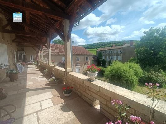 A PÉRONNE EN BOURGOGNE MAISON EN PIERRES 9 PIÉCES DE 338 M²